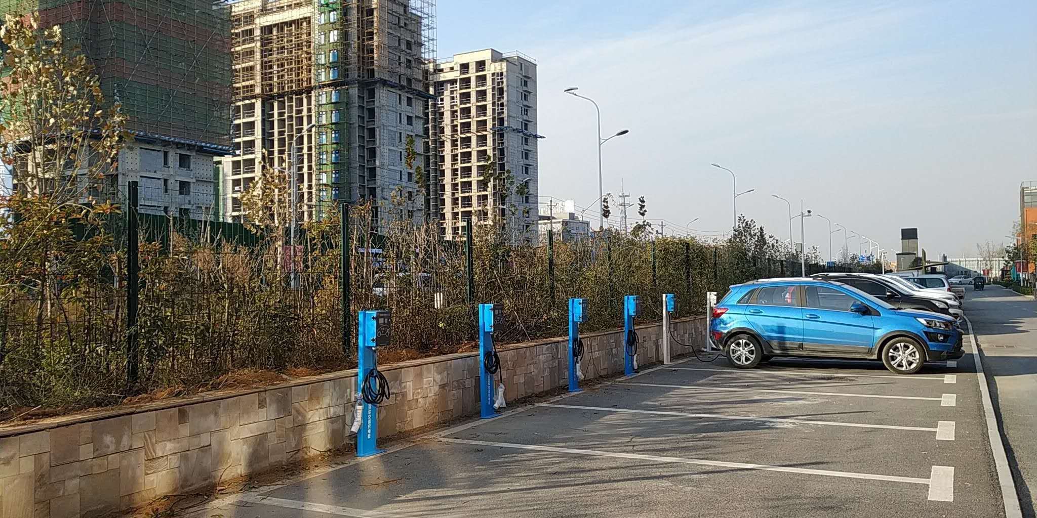 電動(dòng)汽車(chē)充電樁的設(shè)計(jì)思路(圖1)